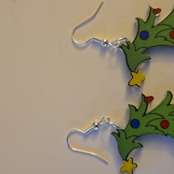 GRINCH TREE EARRINGS - Picture 3 of 3